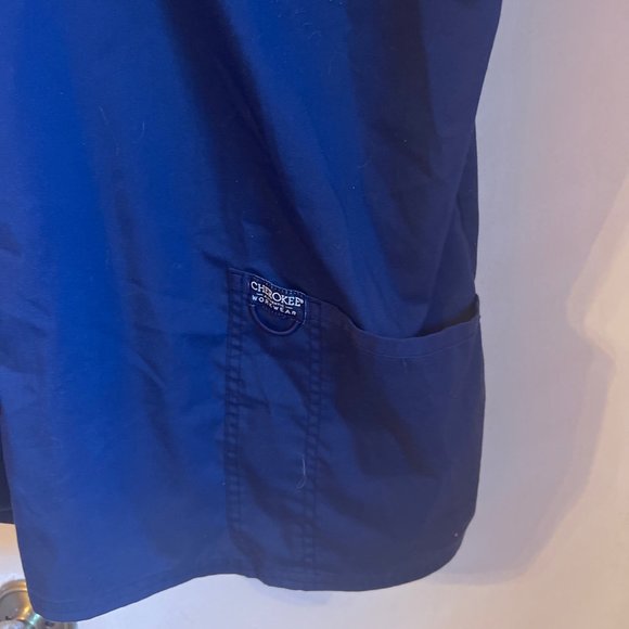 Cherokee Workwear Revolution Womens V-Neck Scrub Top L/G Navy Blue With Pockets - Picture 3 of 7